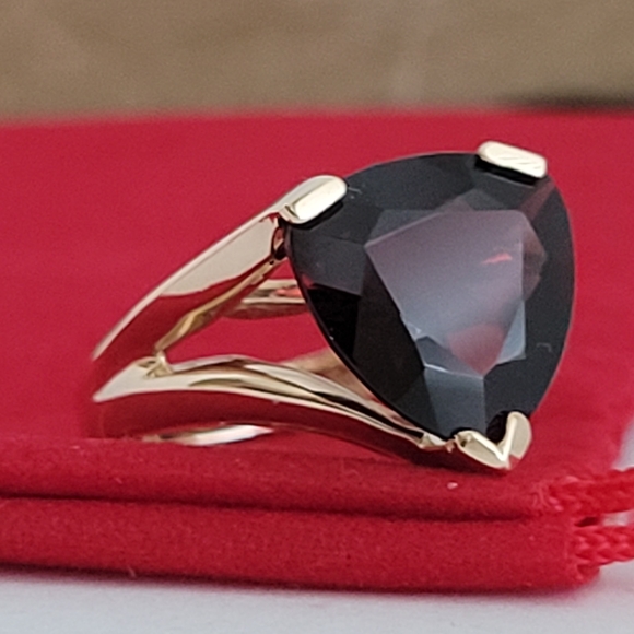 ❤️14k Size 6 Gorgeous Solid Yellow Gold Garnet Gemstone...